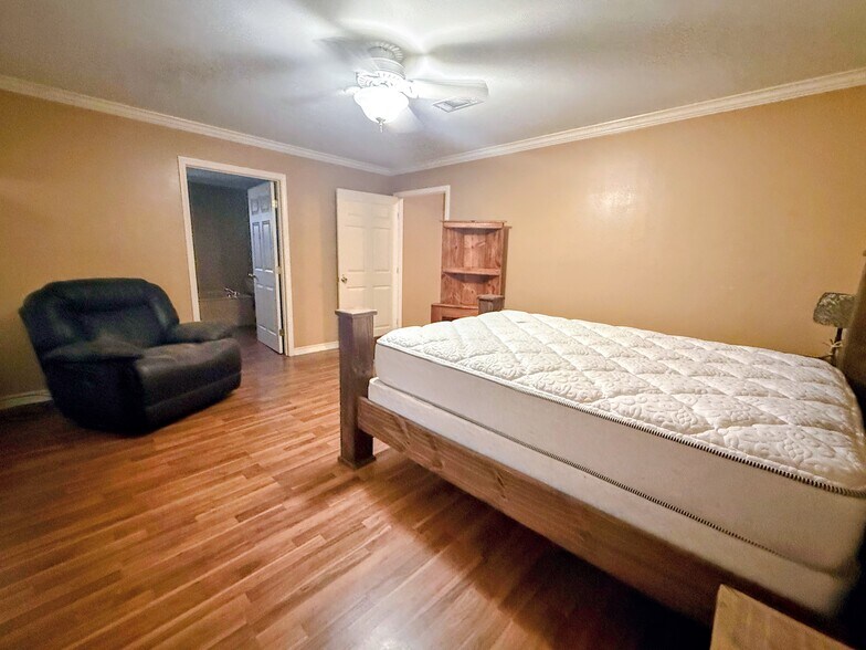 More Photos Of 7116 Gulf Beach Hwy, Cameron Trailer Camper Park For Sale