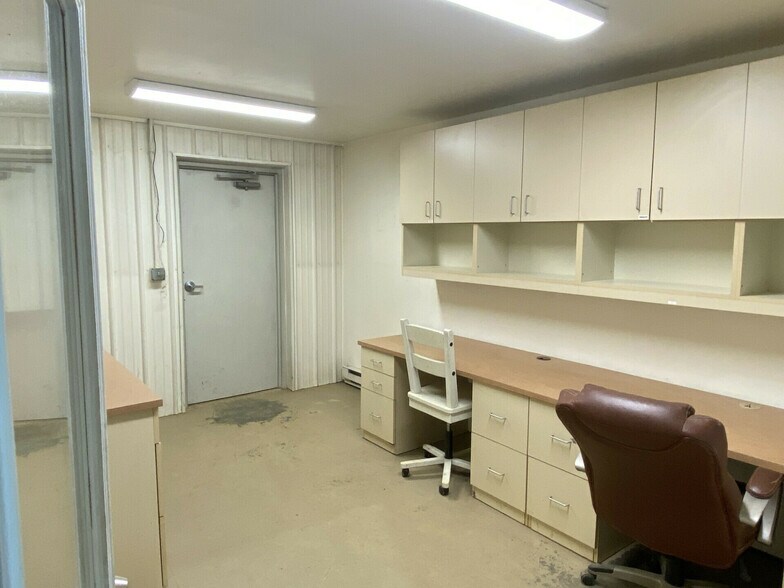 More Photos Of 1810 Mindy St, Tea Industrial For Lease