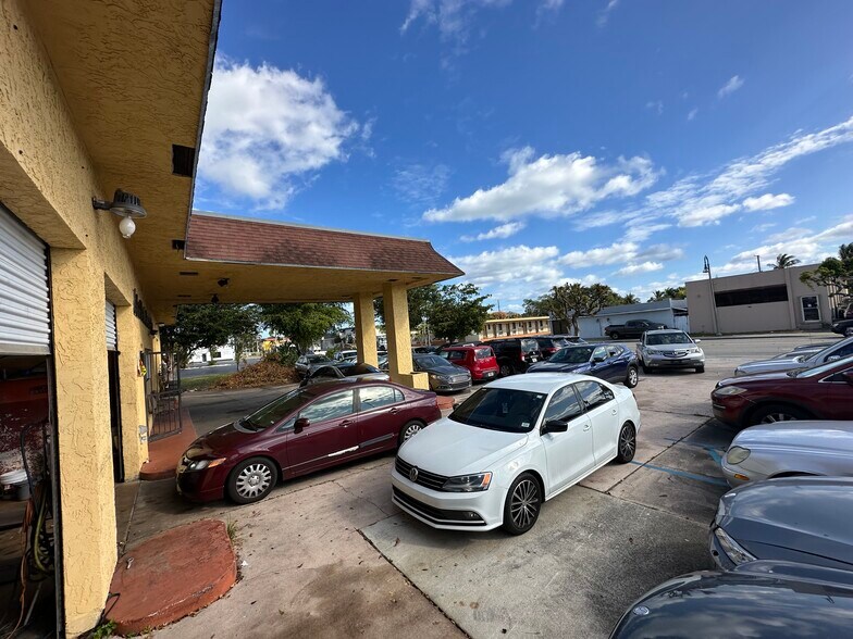 More Photos Of 901 S Dixie Hwy, Lake Worth General Retail For Sale