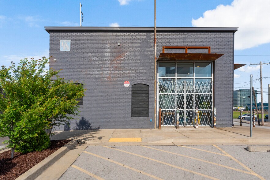 More Photos Of 621 S Kenosha Ave, Tulsa Auto Repair For Sale