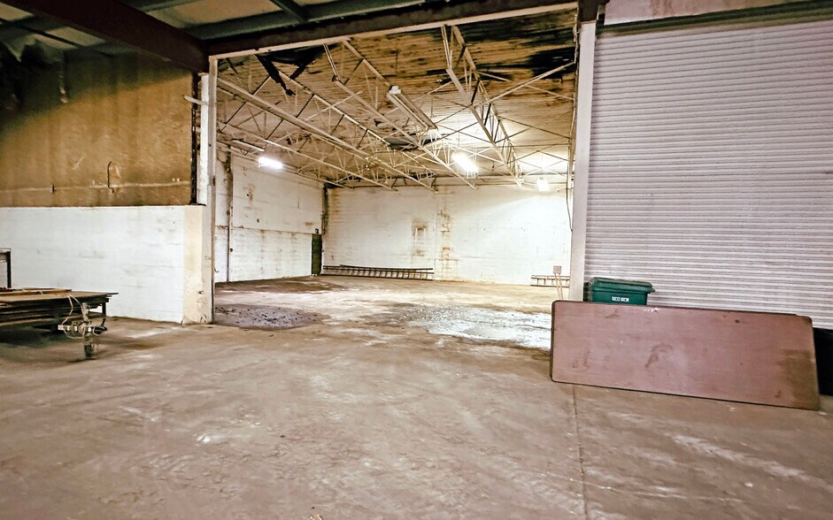 More Photos Of 26811 Fullerton St, Redford Township Warehouse For Sale