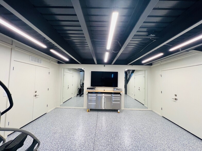 More Photos Of 805 NW 72nd St, Oklahoma City Self Storage For Sale