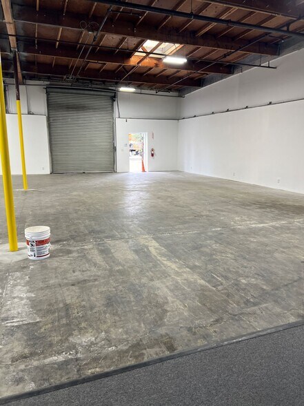 More Photos Of 1813 E Dyer Rd, Santa Ana Light Manufacturing For Lease