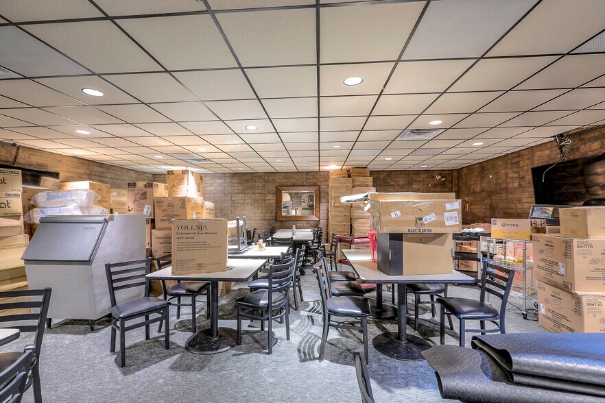 More Photos Of 330 E 135th St, Kansas City Restaurant For Sale