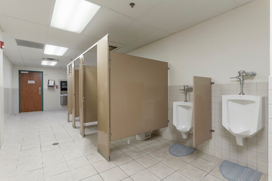 More Photos Of 3101 Technology Dr, Edmond Light Distribution For Lease