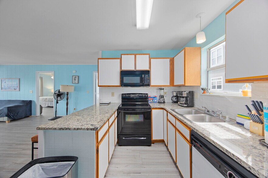 More Photos Of 412 S Seaside Dr, Surfside Beach Multifamily For Sale