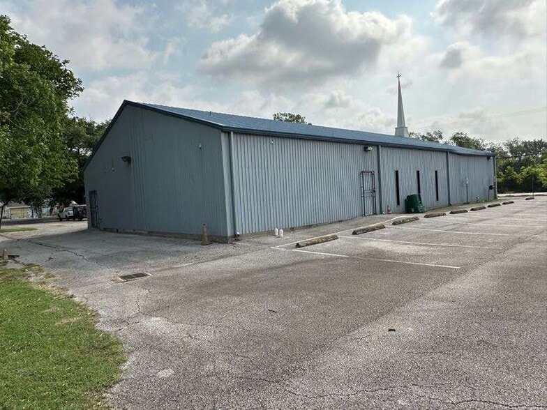 More Photos Of 3917 Wipprecht St, Houston Religious Facility For Sale