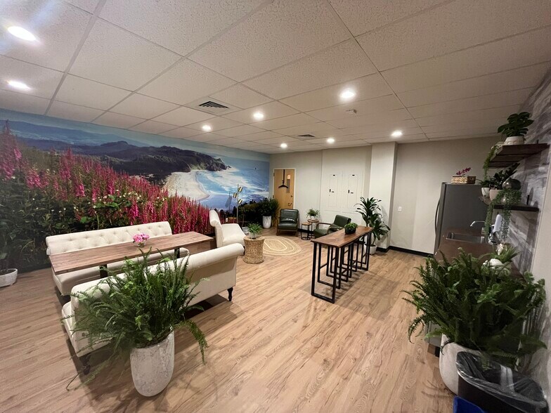 More Photos Of 544 Ferry St SE, Salem Office For Lease