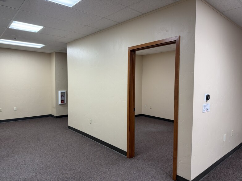 More Photos Of 1414 E F St, Oakdale Office For Sale