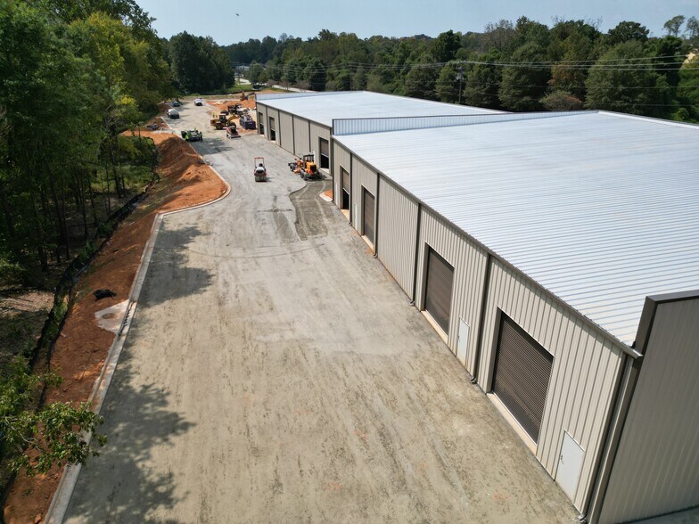 More Photos Of 4627 Atlanta Hwy, Flowery Branch Warehouse For Lease