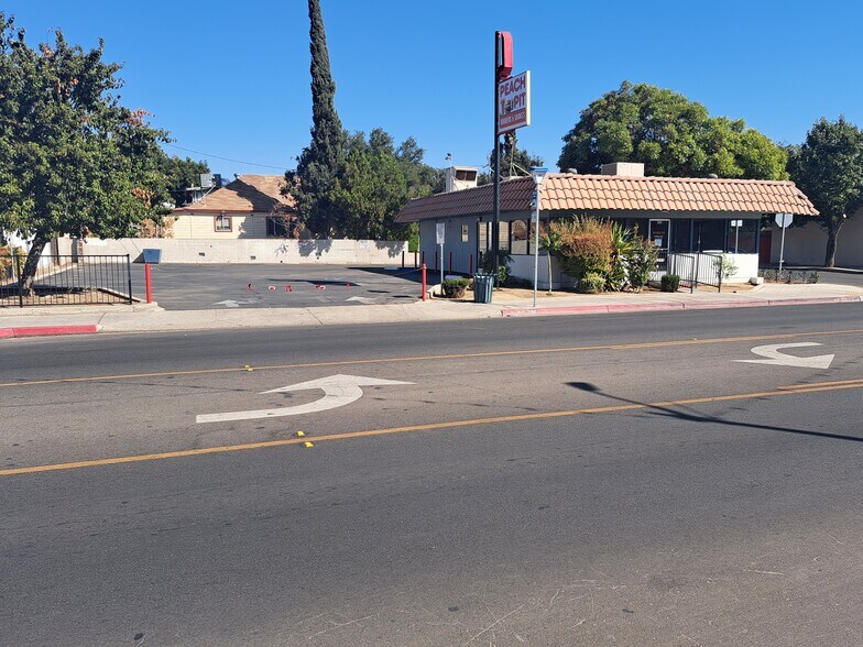 More Photos Of 555 E Olive Ave, Fresno Fast Food For Sale