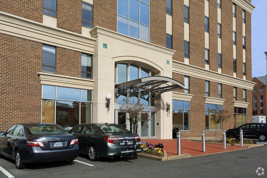 More Photos Of 2121 Eisenhower Ave, Alexandria Office For Lease