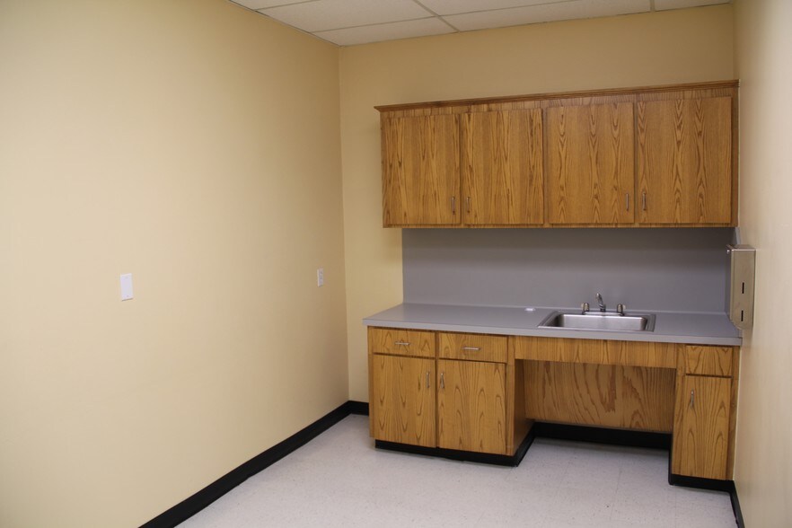 More Photos Of 117 Lane Dr, Rosenberg Unknown For Lease