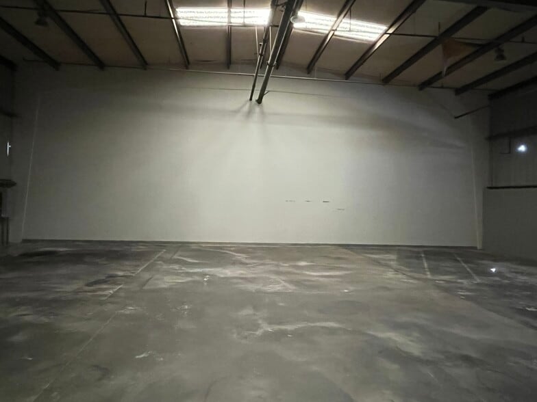 More Photos Of 1710 Antelope Rd, White City Warehouse For Lease