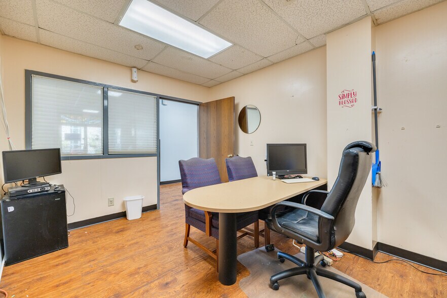 More Photos Of 3170 N McMullen Booth Rd, Clearwater Schools For Lease