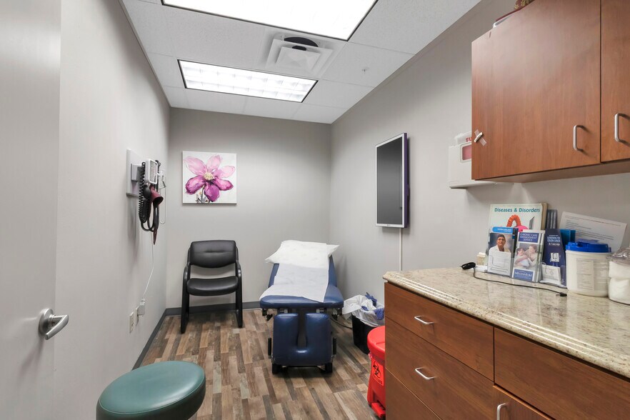 More Photos Of 2525 Harbor Blvd, Port Charlotte Medical For Lease