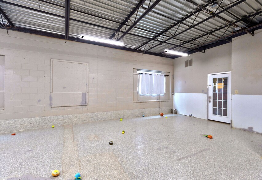 More Photos Of 5918 Broadmoor St, Mission Freestanding For Sale