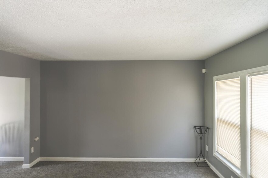 More Photos Of 25 Maynard Ct, Pontiac Apartments For Sale