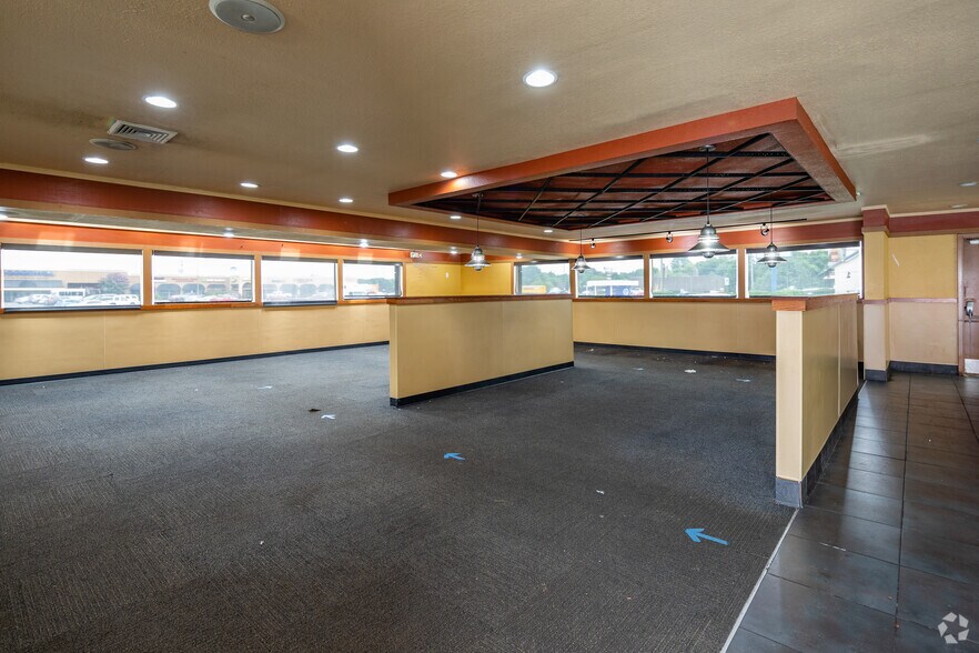 More Photos Of 354 Kimball Crossing Dr, Kimball Restaurant For Sale