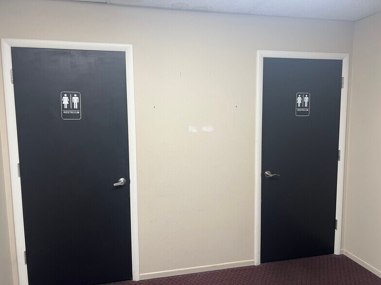More Photos Of 1017 W 18th St, Merced Office For Sale