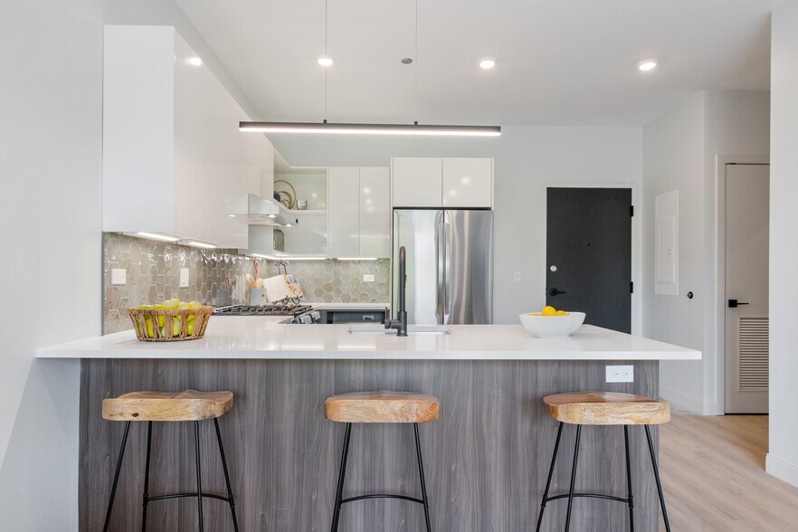 More Photos Of 4501 N Sheridan Rd, Chicago Apartments For Lease