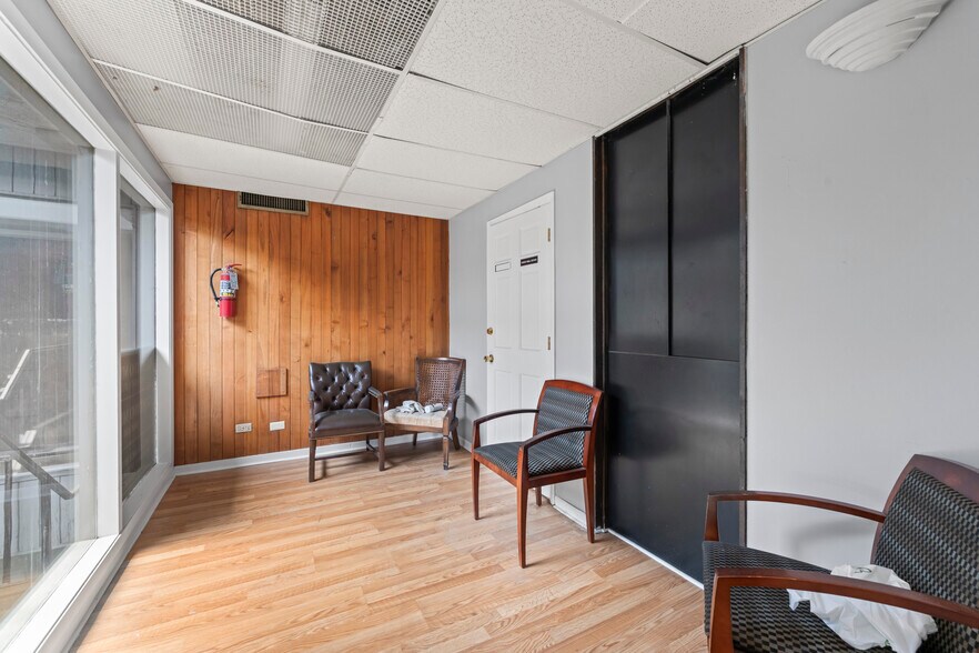 More Photos Of 7227 W 127th St, Palos Heights Office For Sale