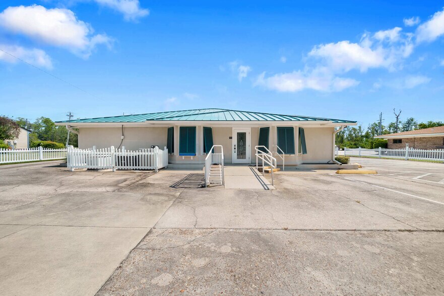 More Photos Of 2103 Jenks Ave, Panama City Medical For Lease