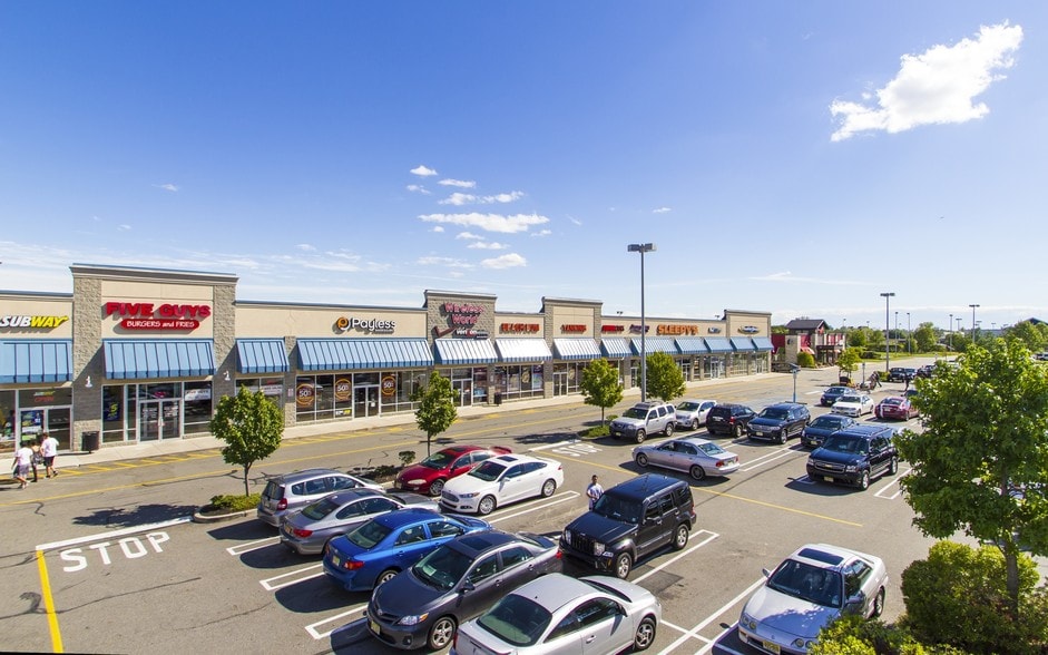 More Photos Of 84 Rt 17, East Rutherford General Retail For Lease