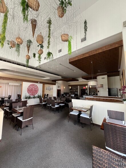 More Photos Of 1133 Boul Armand-Frappier, Ste-Julie Storefront For Lease
