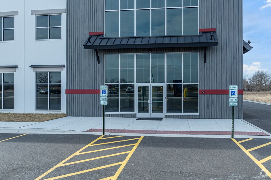 More Photos Of 3901 Houbolt Rd, Joliet Warehouse For Lease