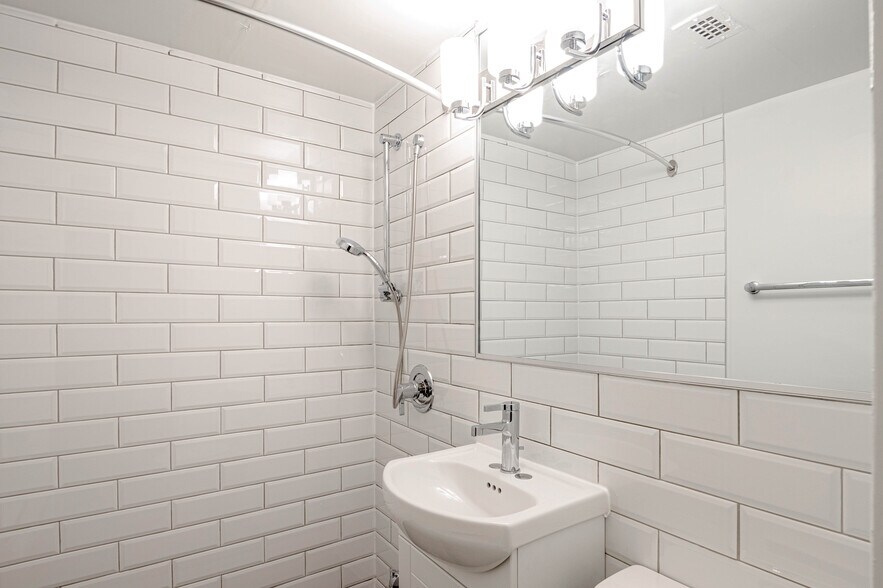 More Photos Of 105 Rue Milton, Montréal Apartments For Sale