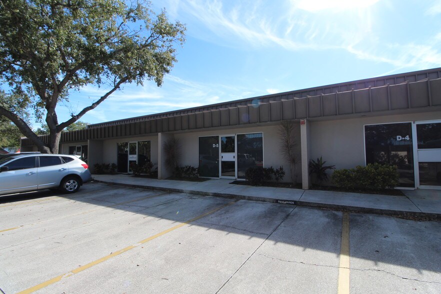 More Photos Of 1743 Independence Blvd, Sarasota Light Distribution For Lease