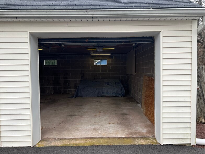 More Photos Of 162 N 4th St, Telford Specialty For Lease