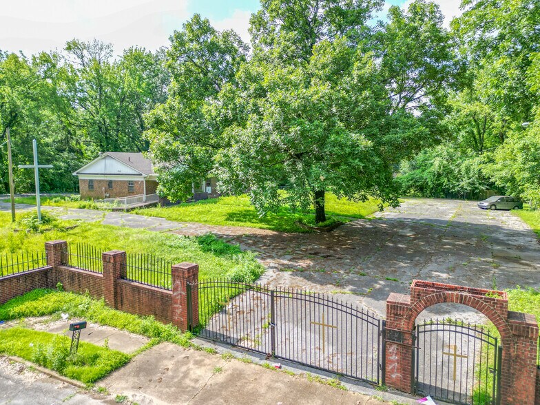 More Photos Of 2465 Millbrook Ave, Memphis Specialty For Sale