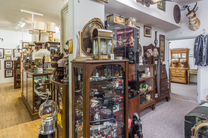 More Photos Of 802 Washington St, Port Townsend General Retail For Sale