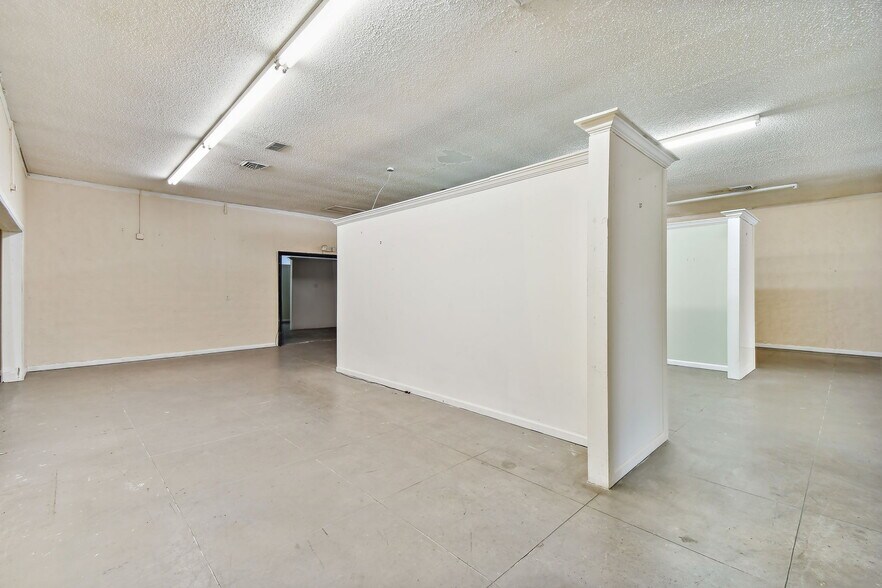 More Photos Of 1956 Kingsley Ave, Orange Park General Retail For Lease