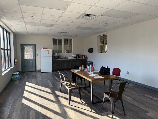 More Photos Of 4200 Upper Mount Vernon Rd, Evansville Manufacturing For Lease