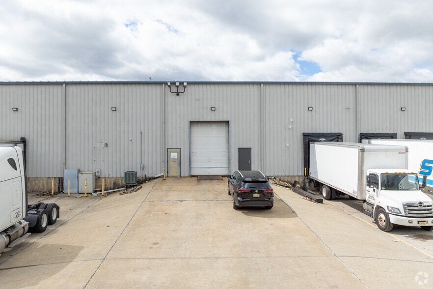 More Photos Of 475 Oberlin Ave S, Lakewood Warehouse For Lease