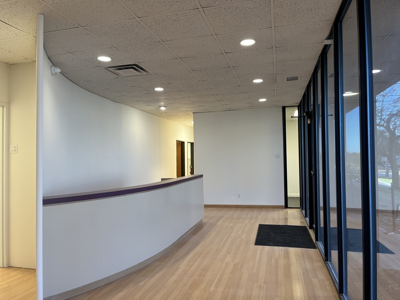 More Photos Of 2014 Platinum St, Garland Warehouse For Lease