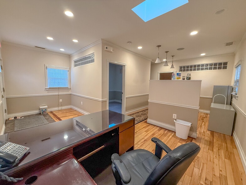More Photos Of 89 Duke St, Prince Frederick Freestanding For Lease