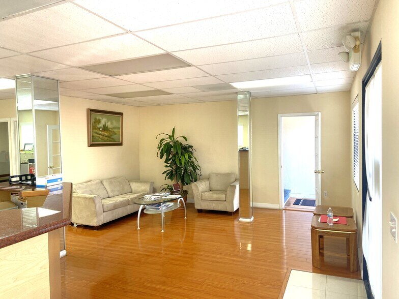 More Photos Of 2617-2619 Beverly Blvd, Montebello Loft Creative Space For Sale