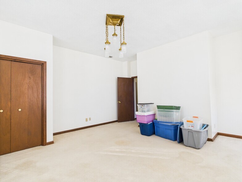 More Photos Of 619 Blondeau St, Keokuk Office For Sale
