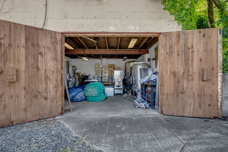 More Photos Of 3 Orchard Rd, Liverpool Winery Vineyard For Sale