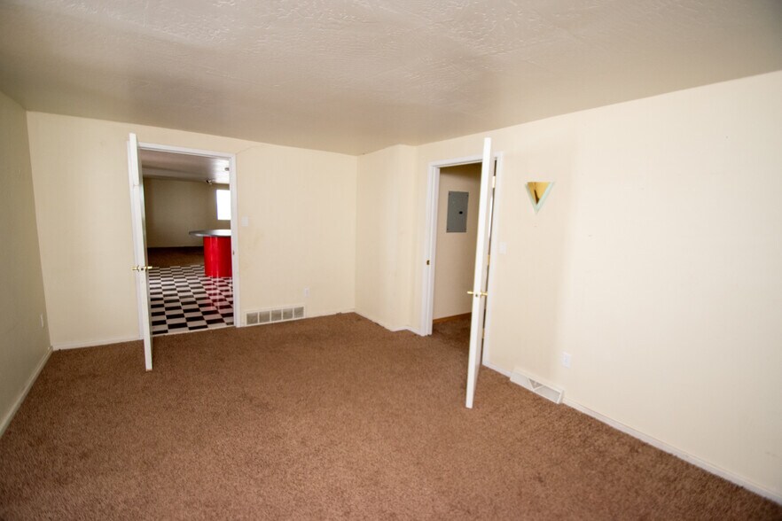 More Photos Of 300 4th St, Algoma Apartments For Sale