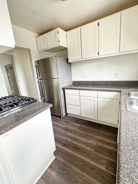 More Photos Of 1700 W 60th St, Los Angeles Multifamily For Sale