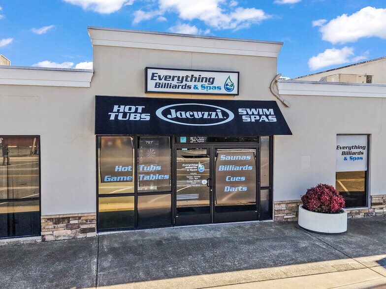 More Photos Of 6000 Meadow Brook Mall Ct, Clemmons Storefront Retail Office For Lease
