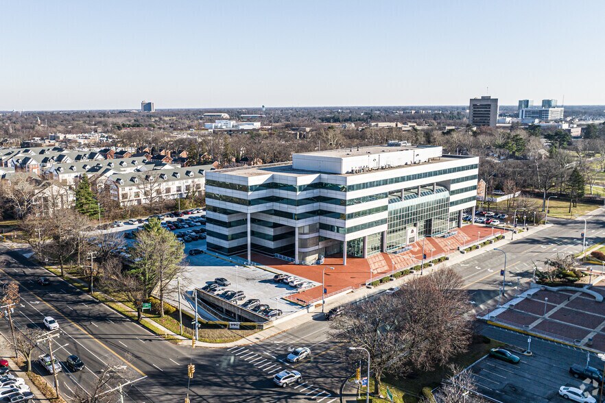 More Photos Of 990 Stewart Ave, Garden City Office For Lease