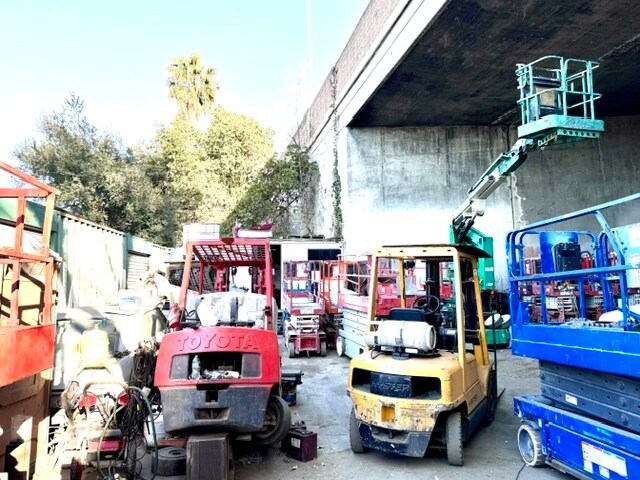 More Photos Of 3001 Delay Dr, Los Angeles Land For Lease