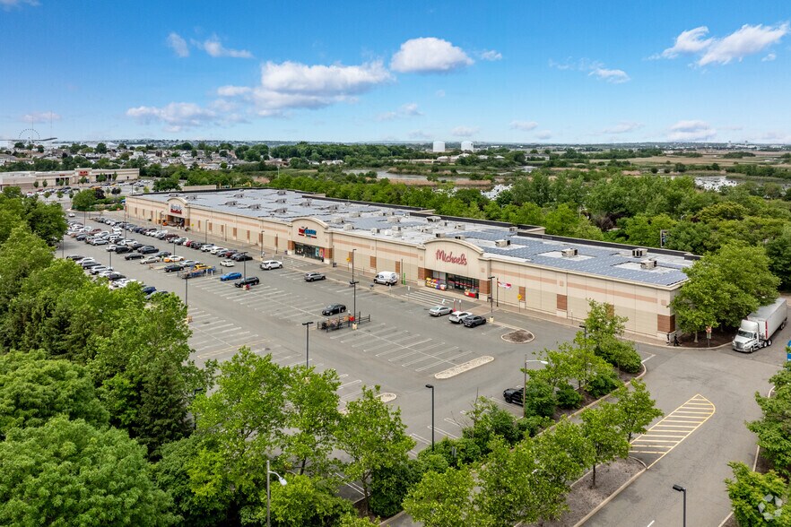 More Photos Of 400 Mill Creek Dr, Secaucus General Retail For Lease