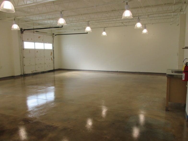 More Photos Of 141 New St, Decatur Manufacturing For Lease